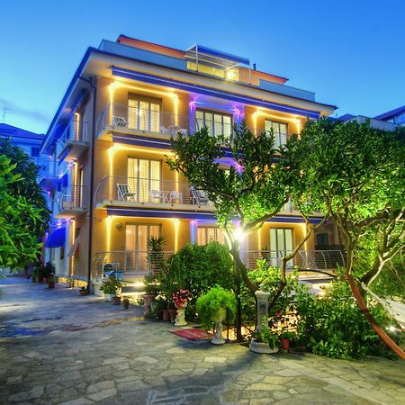 Hotel Villa Delibera วาราซเซ ภายนอก รูปภาพ