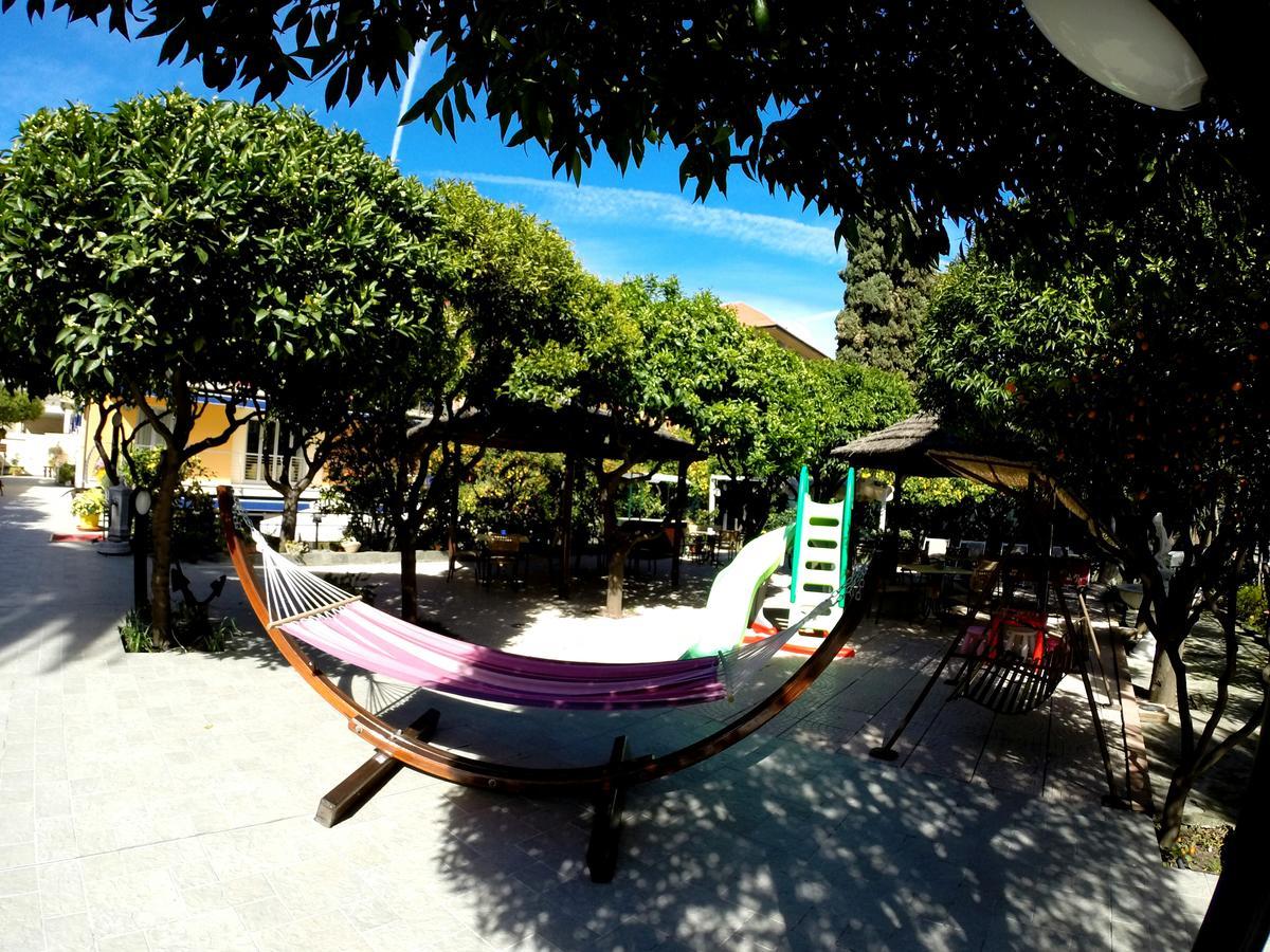Hotel Villa Delibera วาราซเซ ภายนอก รูปภาพ