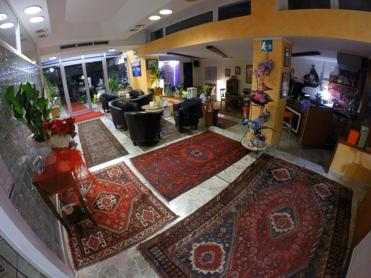 Hotel Villa Delibera วาราซเซ ภายนอก รูปภาพ