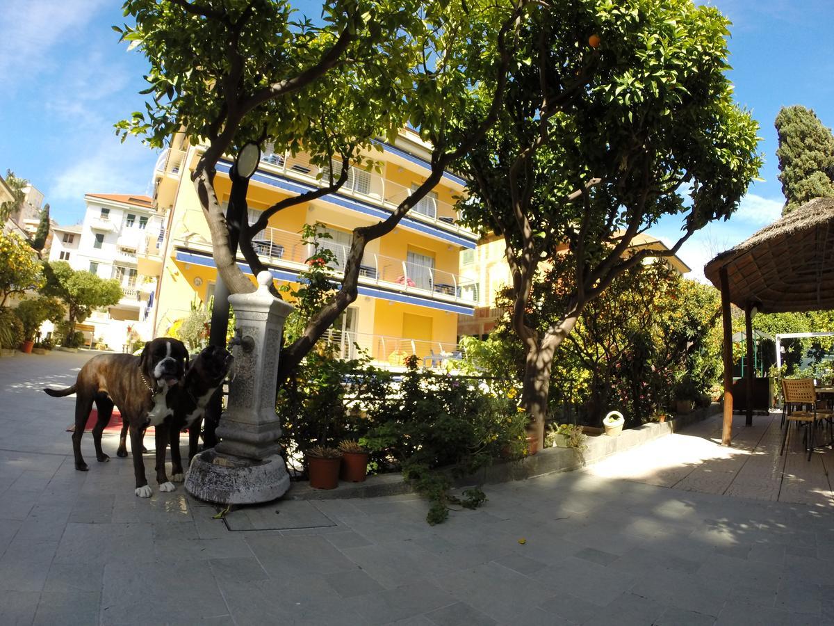 Hotel Villa Delibera วาราซเซ ภายนอก รูปภาพ