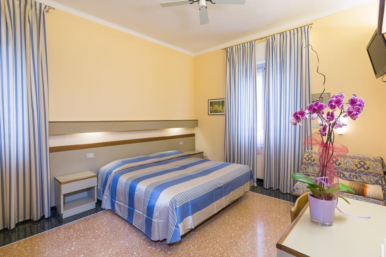 Hotel Villa Delibera วาราซเซ ภายนอก รูปภาพ
