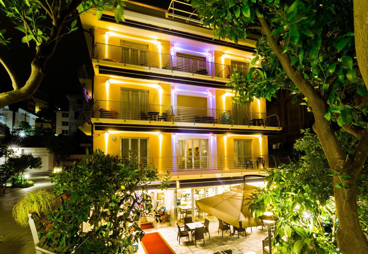 Hotel Villa Delibera วาราซเซ ภายนอก รูปภาพ