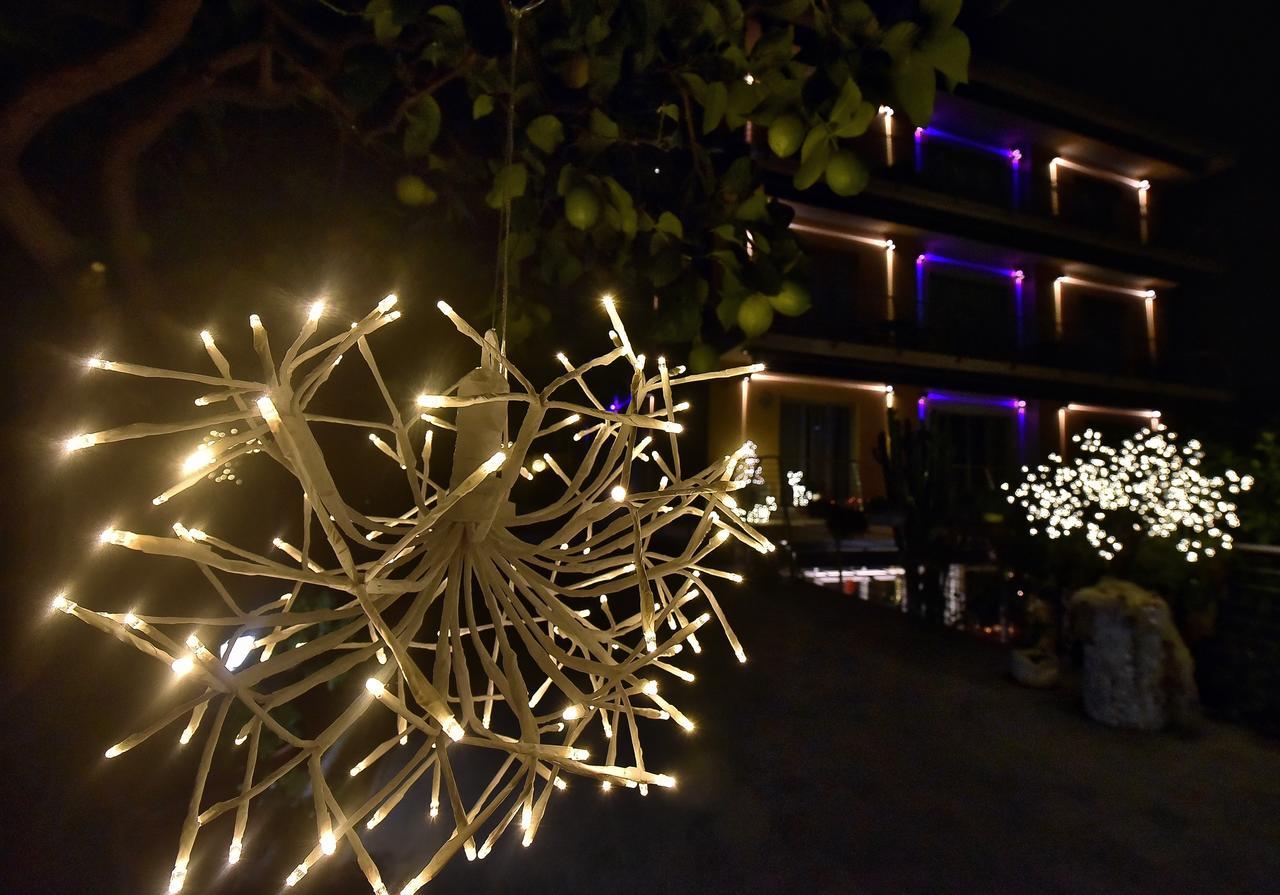 Hotel Villa Delibera วาราซเซ ภายนอก รูปภาพ