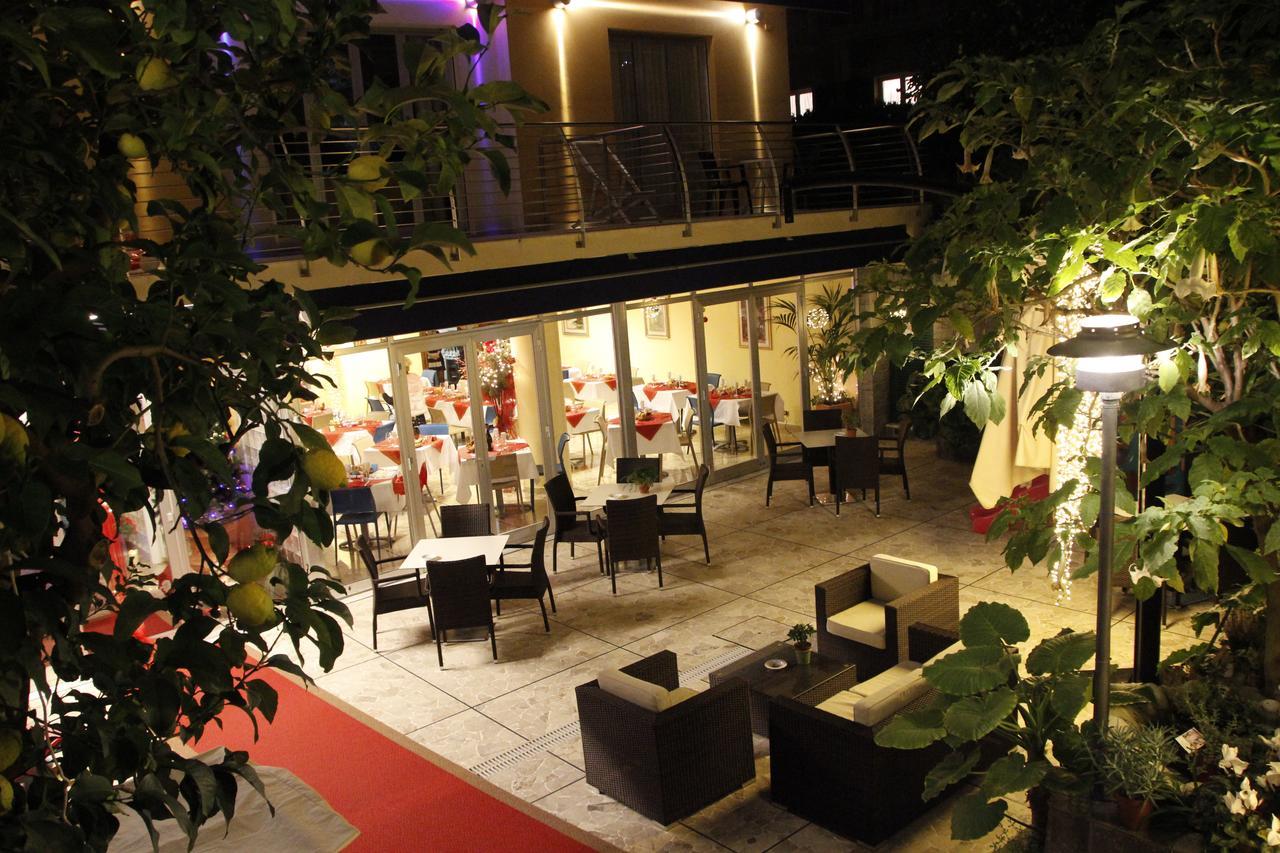 Hotel Villa Delibera วาราซเซ ภายนอก รูปภาพ